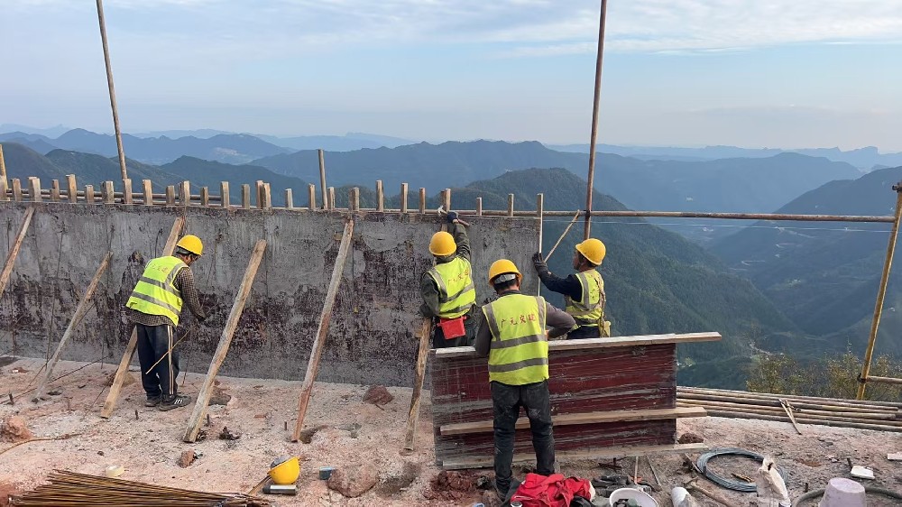 筑路修橋后,群山闊然時 ——劍閣縣下寺至利州區(qū)月壩公路項目(三個石至硝洞埡段)高質(zhì)量建設(shè)側(cè)記